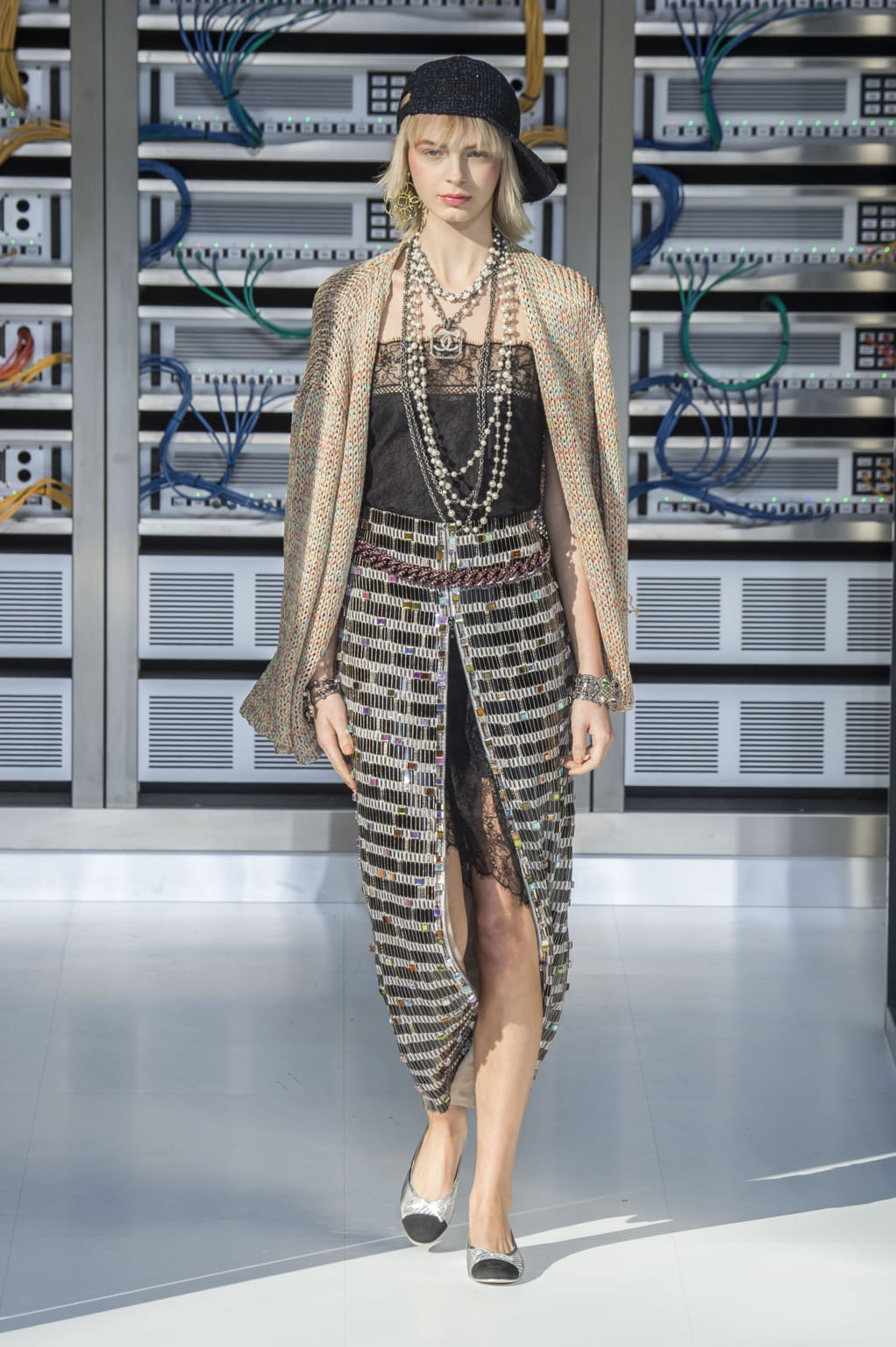 Fashion Week Paris Spring/Summer 2017 look 60 from the Chanel collection womenswear