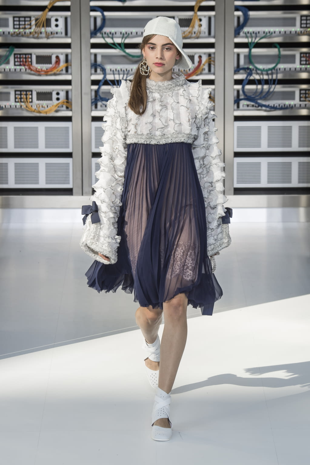 Fashion Week Paris Spring/Summer 2017 look 64 from the Chanel collection womenswear