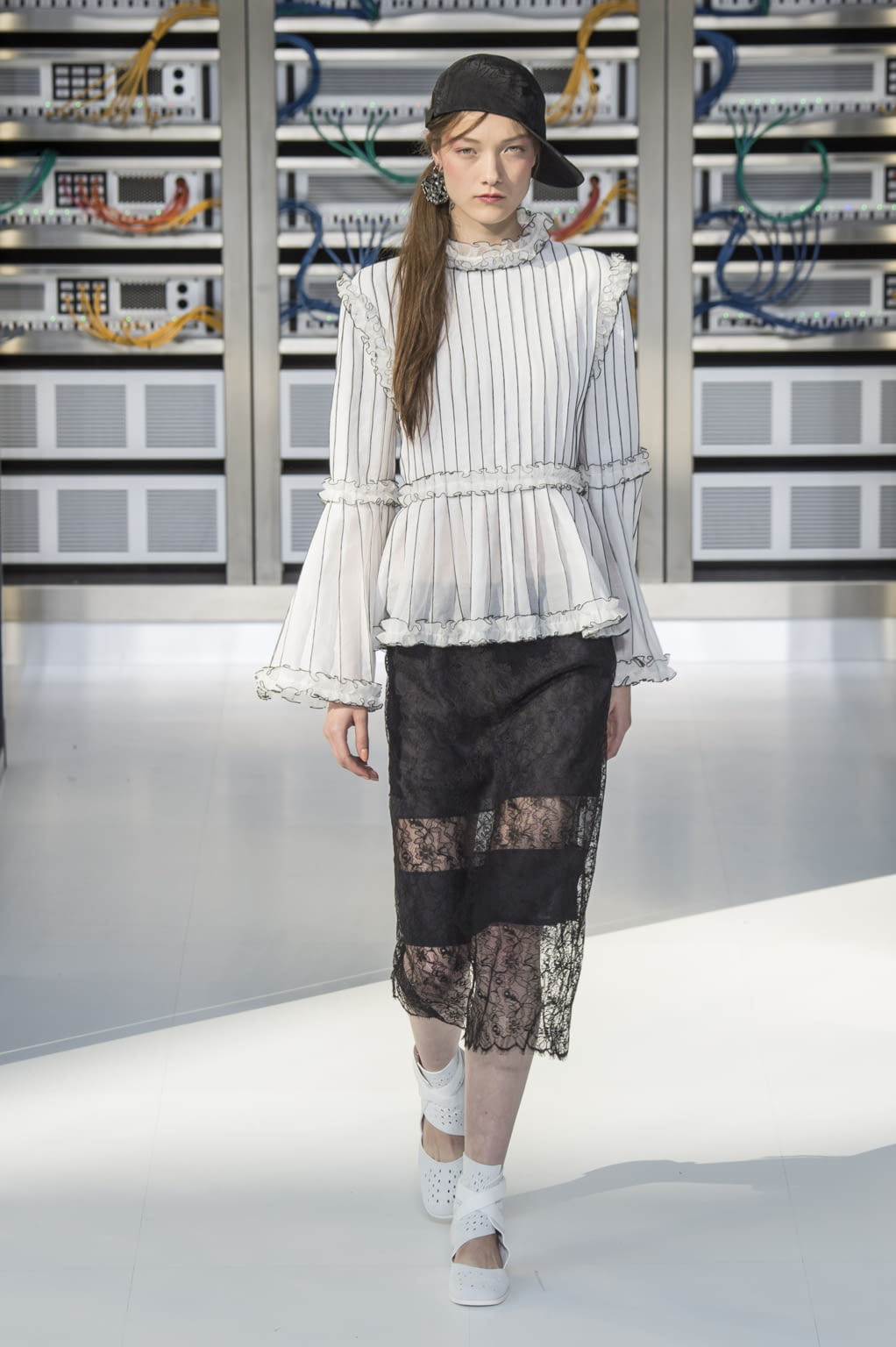 Fashion Week Paris Spring/Summer 2017 look 68 from the Chanel collection womenswear