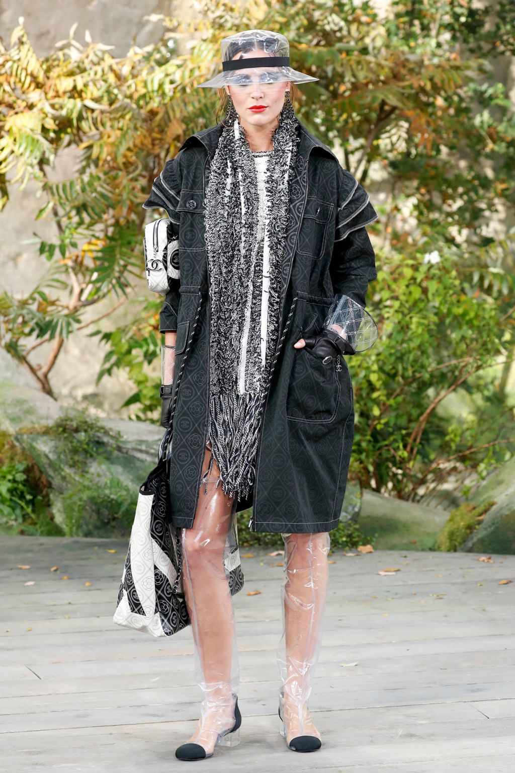 Fashion Week Paris Spring/Summer 2018 look 24 from the Chanel collection womenswear