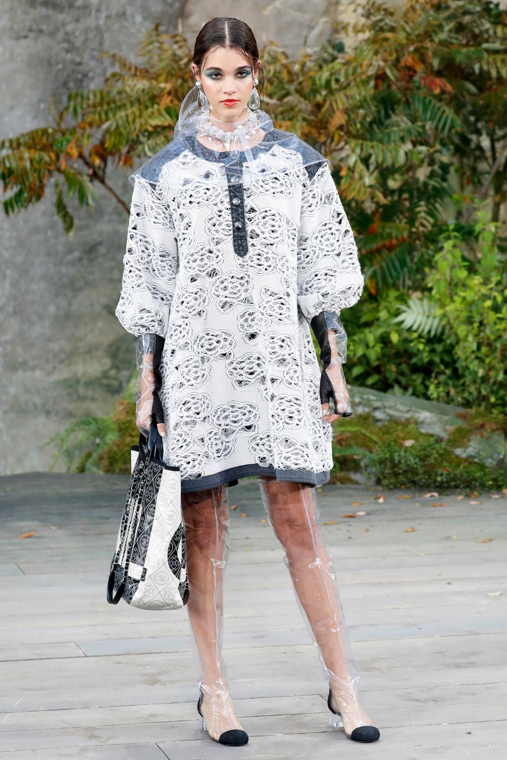 Fashion Week Paris Spring/Summer 2018 look 27 from the Chanel collection womenswear