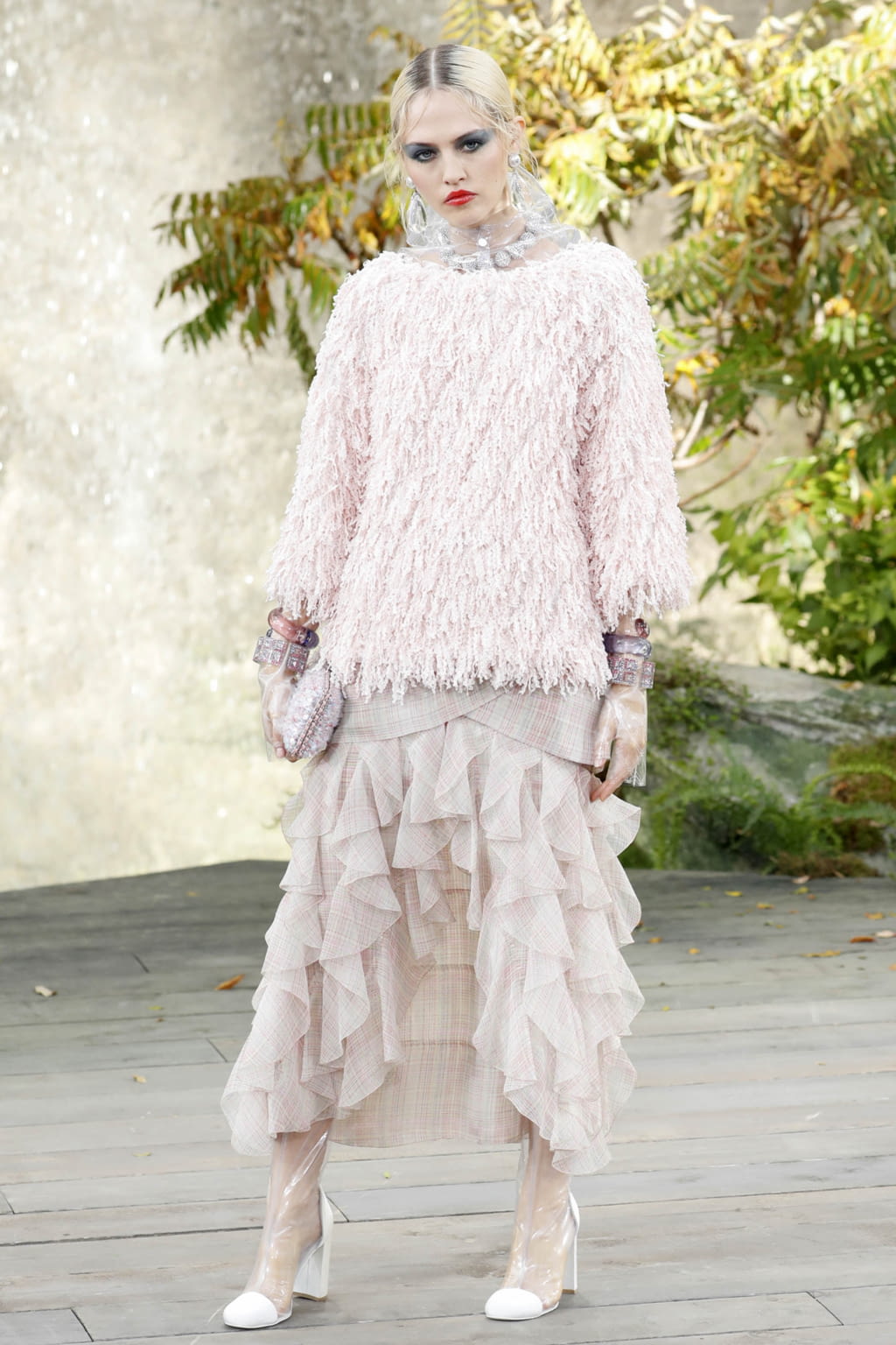 Fashion Week Paris Spring/Summer 2018 look 29 from the Chanel collection womenswear
