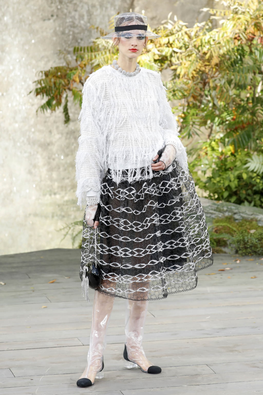 Fashion Week Paris Spring/Summer 2018 look 31 from the Chanel collection womenswear