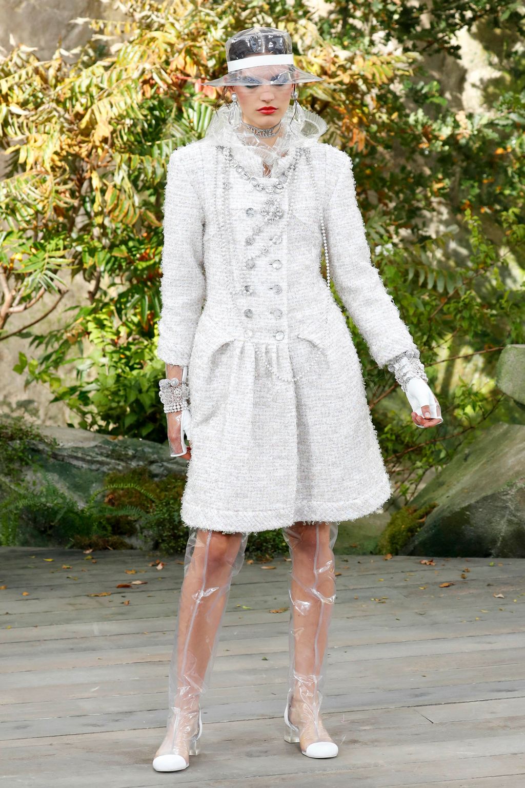 Fashion Week Paris Spring/Summer 2018 look 40 from the Chanel collection womenswear