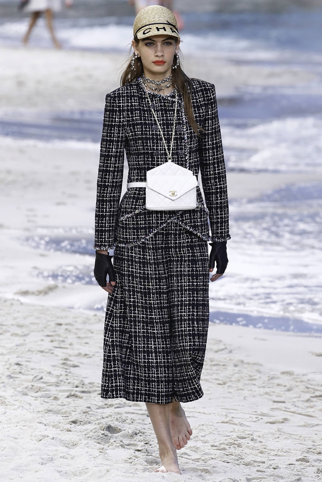 Fashion Week Paris Spring/Summer 2019 look 7 from the Chanel collection womenswear