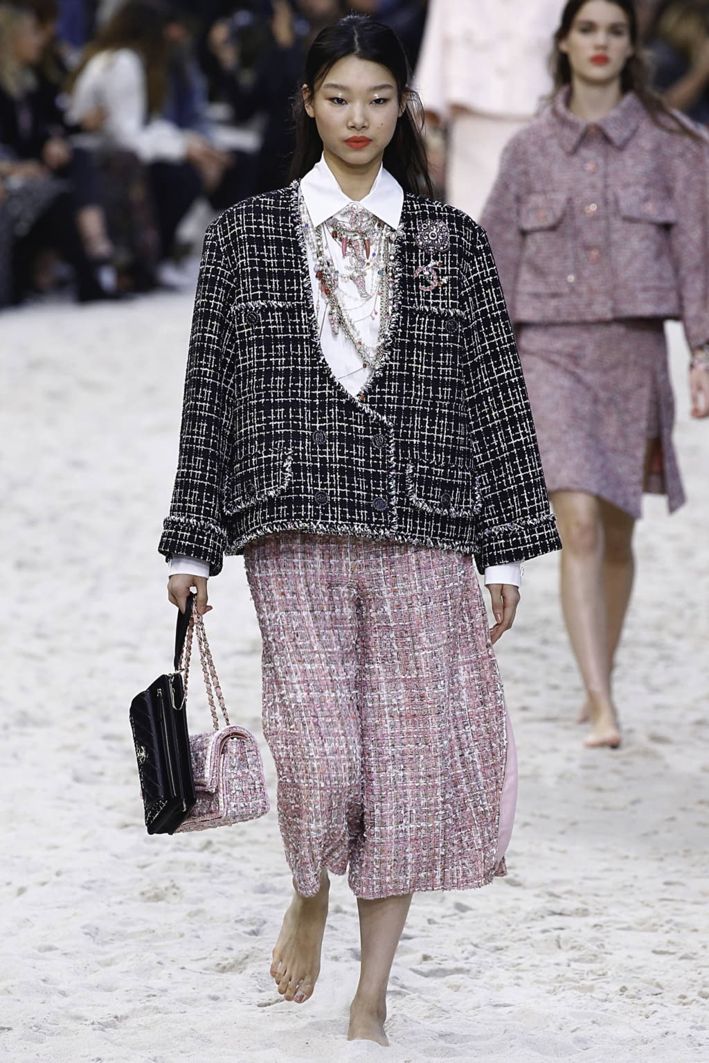 Fashion Week Paris Spring/Summer 2019 look 8 from the Chanel collection womenswear