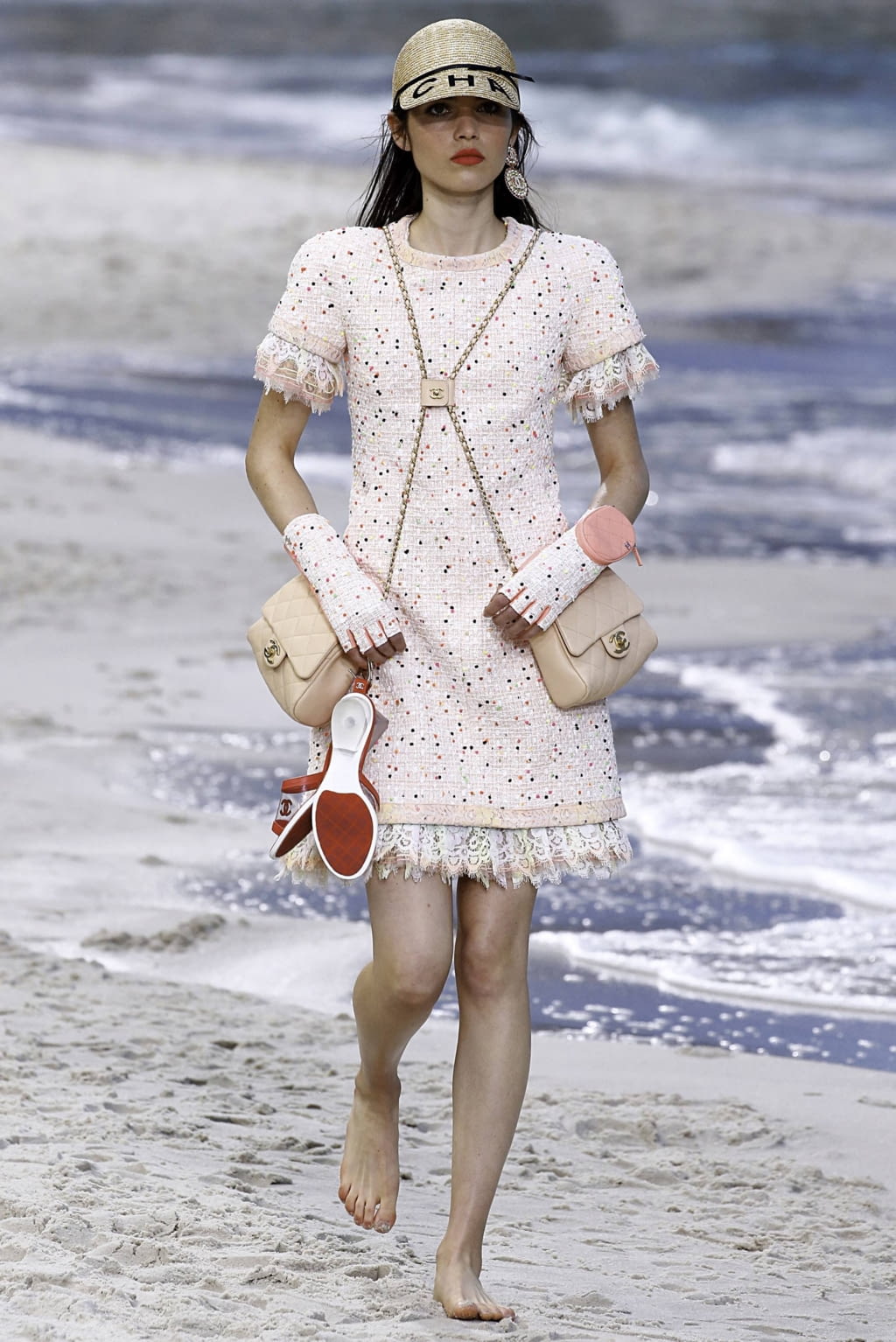 Fashion Week Paris Spring/Summer 2019 look 22 from the Chanel collection womenswear