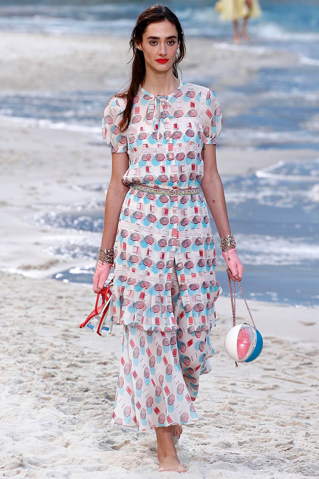 Fashion Week Paris Spring/Summer 2019 look 36 from the Chanel collection womenswear