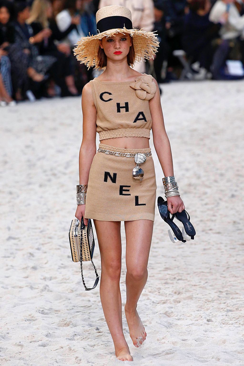 Fashion Week Paris Spring/Summer 2019 look 48 from the Chanel collection womenswear