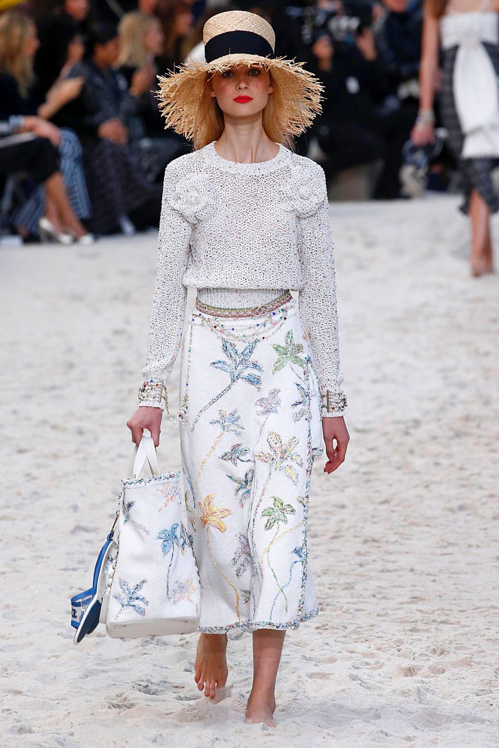 Fashion Week Paris Spring/Summer 2019 look 60 from the Chanel collection womenswear