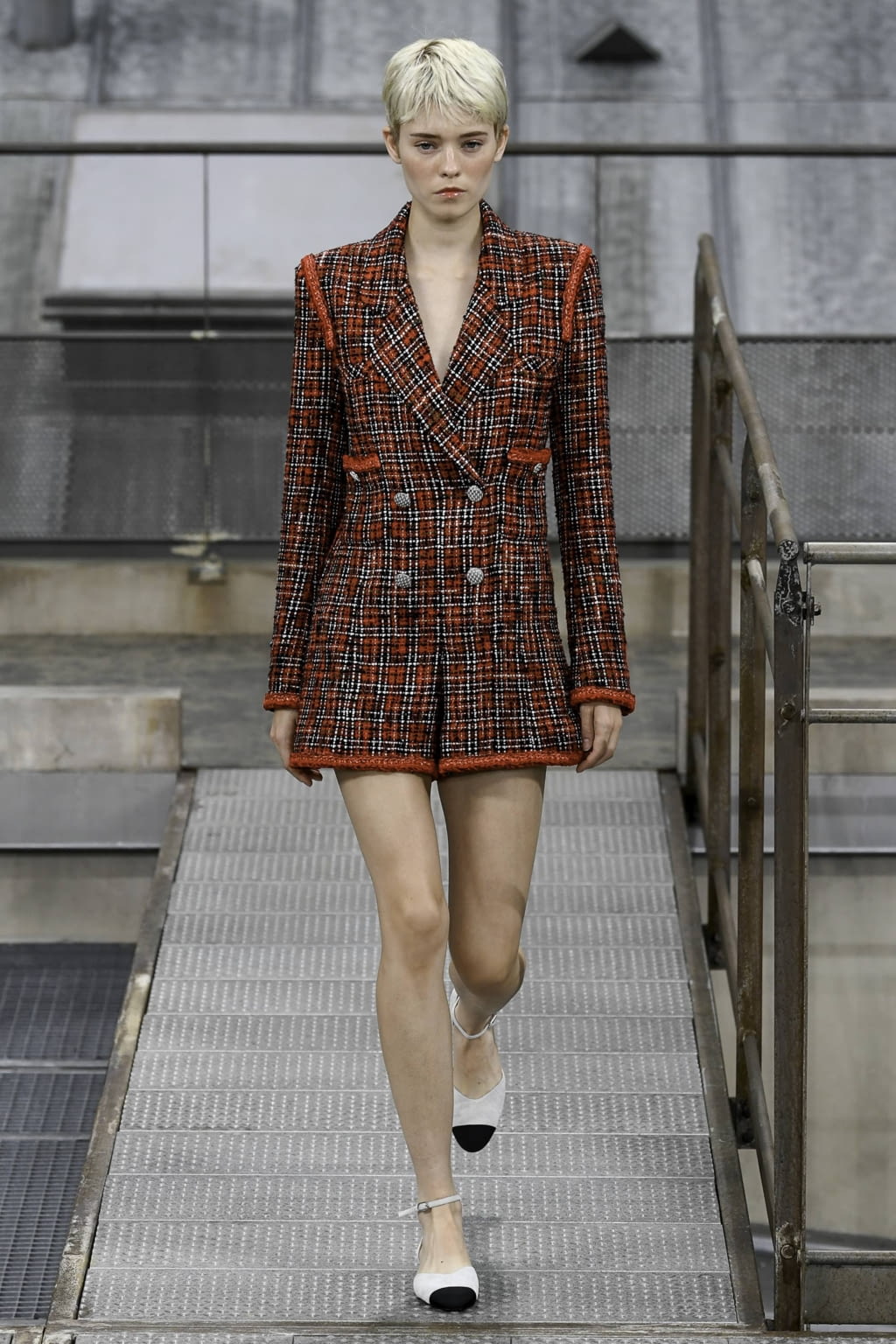 Fashion Week Paris Spring/Summer 2020 look 1 from the Chanel collection womenswear