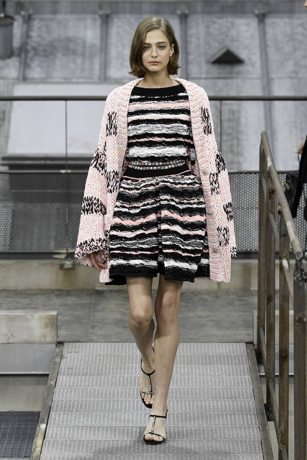 Fashion Week Paris Spring/Summer 2020 look 17 de la collection Chanel womenswear
