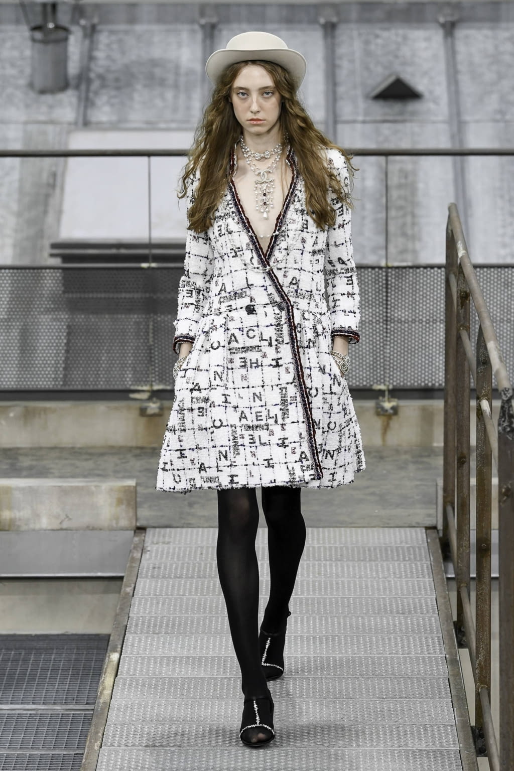 Fashion Week Paris Spring/Summer 2020 look 18 de la collection Chanel womenswear