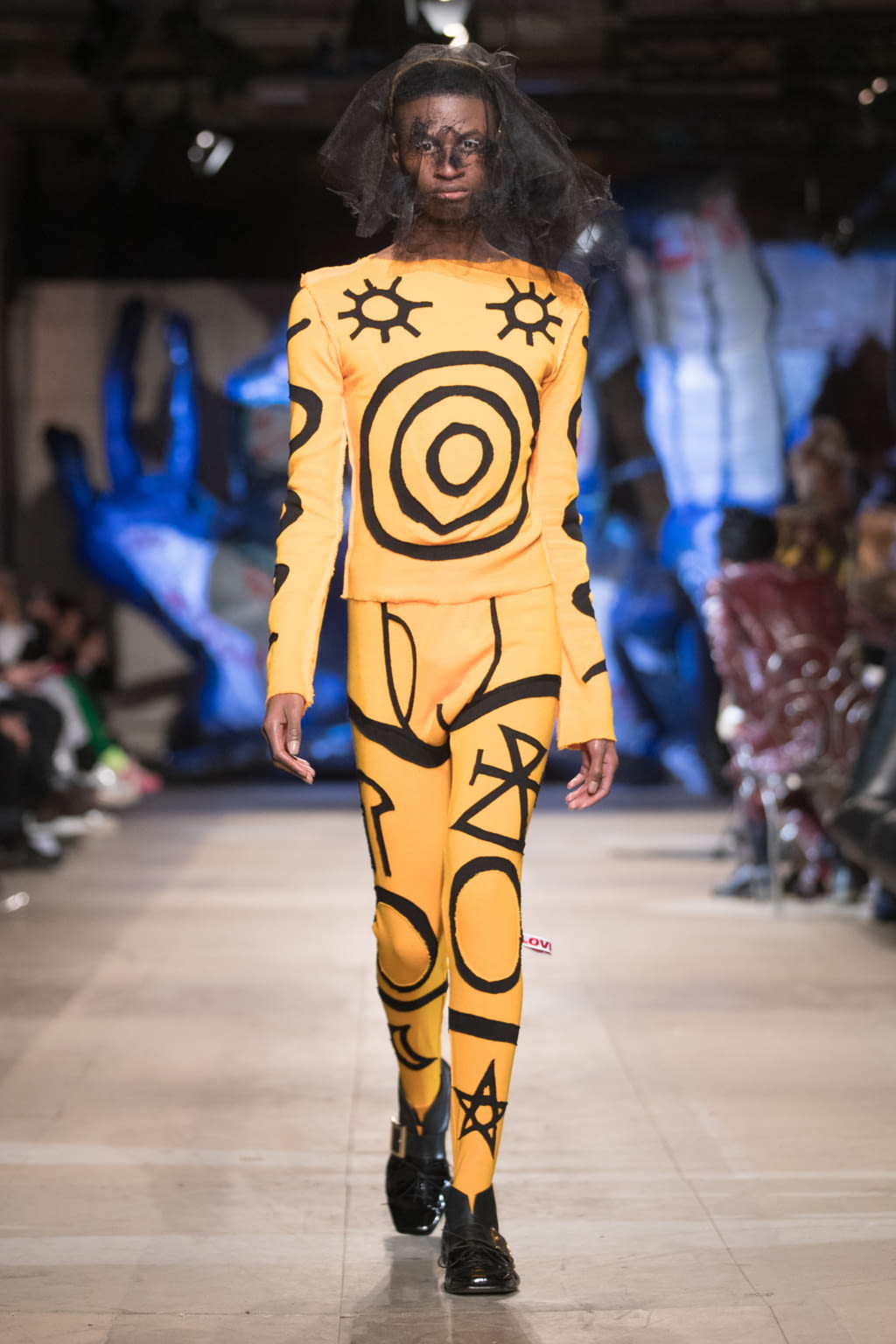 Fashion Week London Fall/Winter 2018 look 28 de la collection Charles Jeffrey LOVERBOY menswear