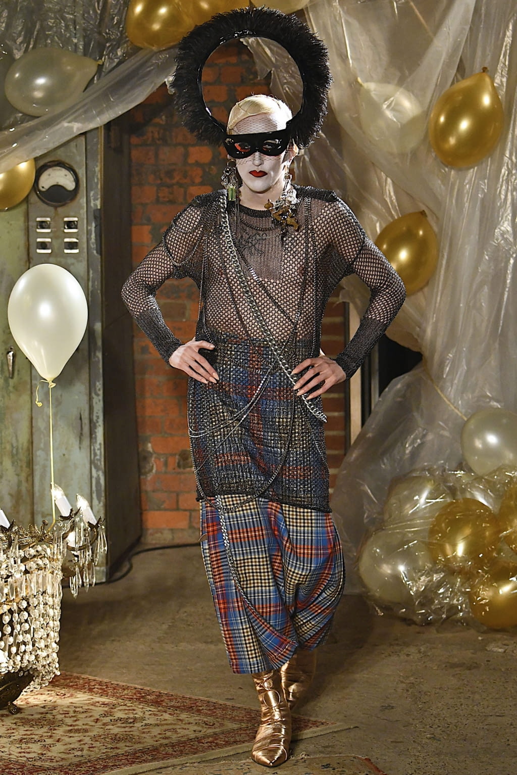 Fashion Week London Fall/Winter 2019 look 23 from the Charles Jeffrey LOVERBOY collection menswear