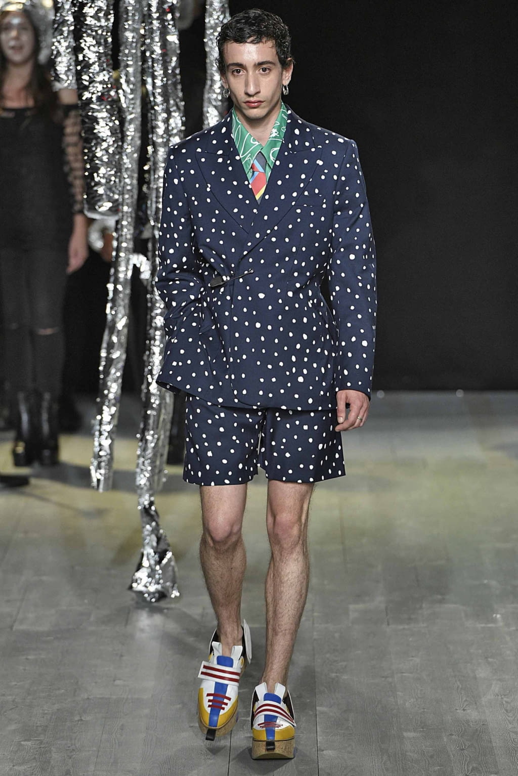 Fashion Week London Spring/Summer 2019 look 3 from the Charles Jeffrey LOVERBOY collection 男装