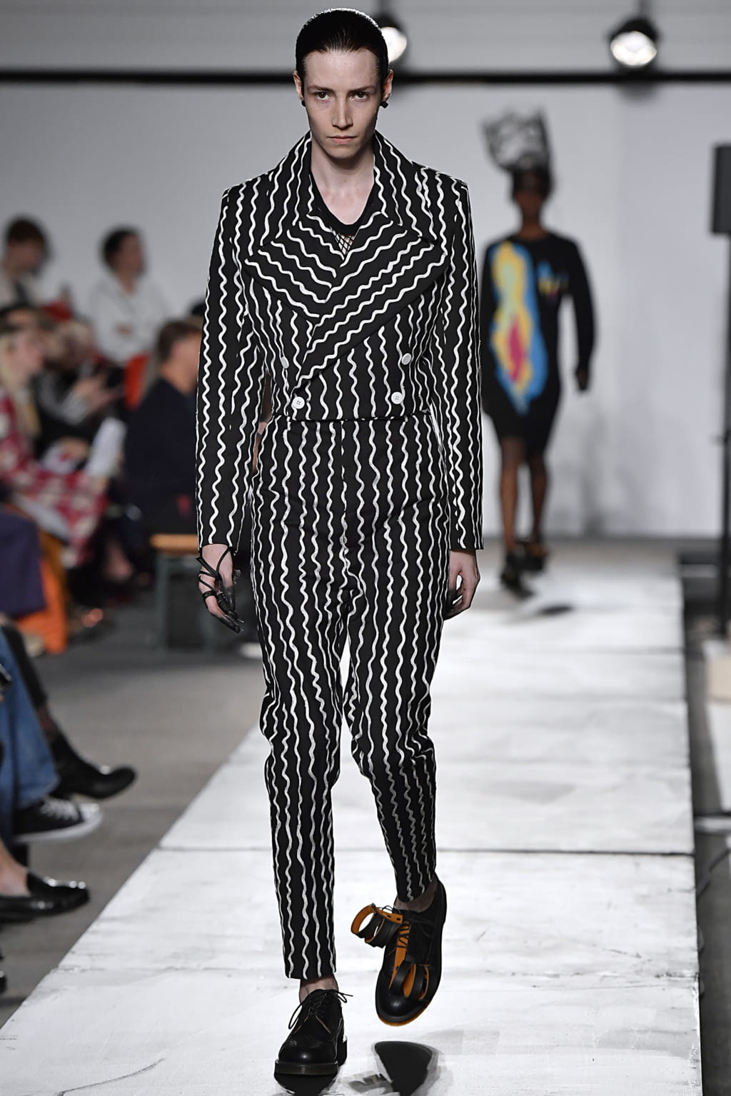 Fashion Week London Spring/Summer 2020 look 6 de la collection Charles Jeffrey LOVERBOY menswear