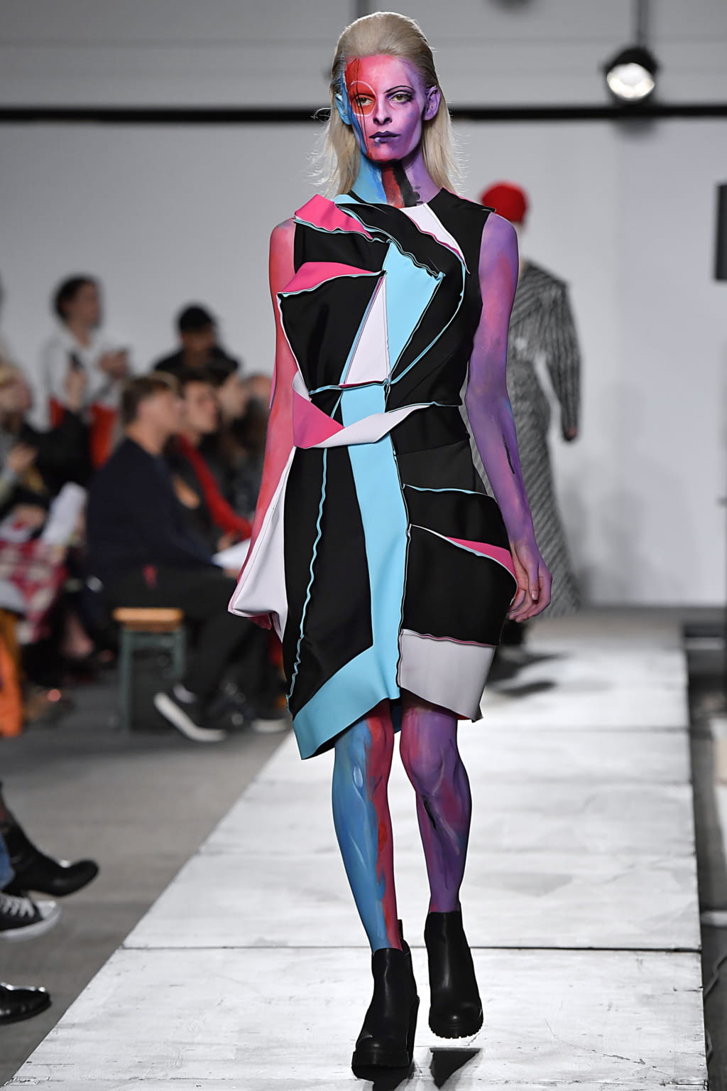 Fashion Week London Spring/Summer 2020 look 10 de la collection Charles Jeffrey LOVERBOY menswear