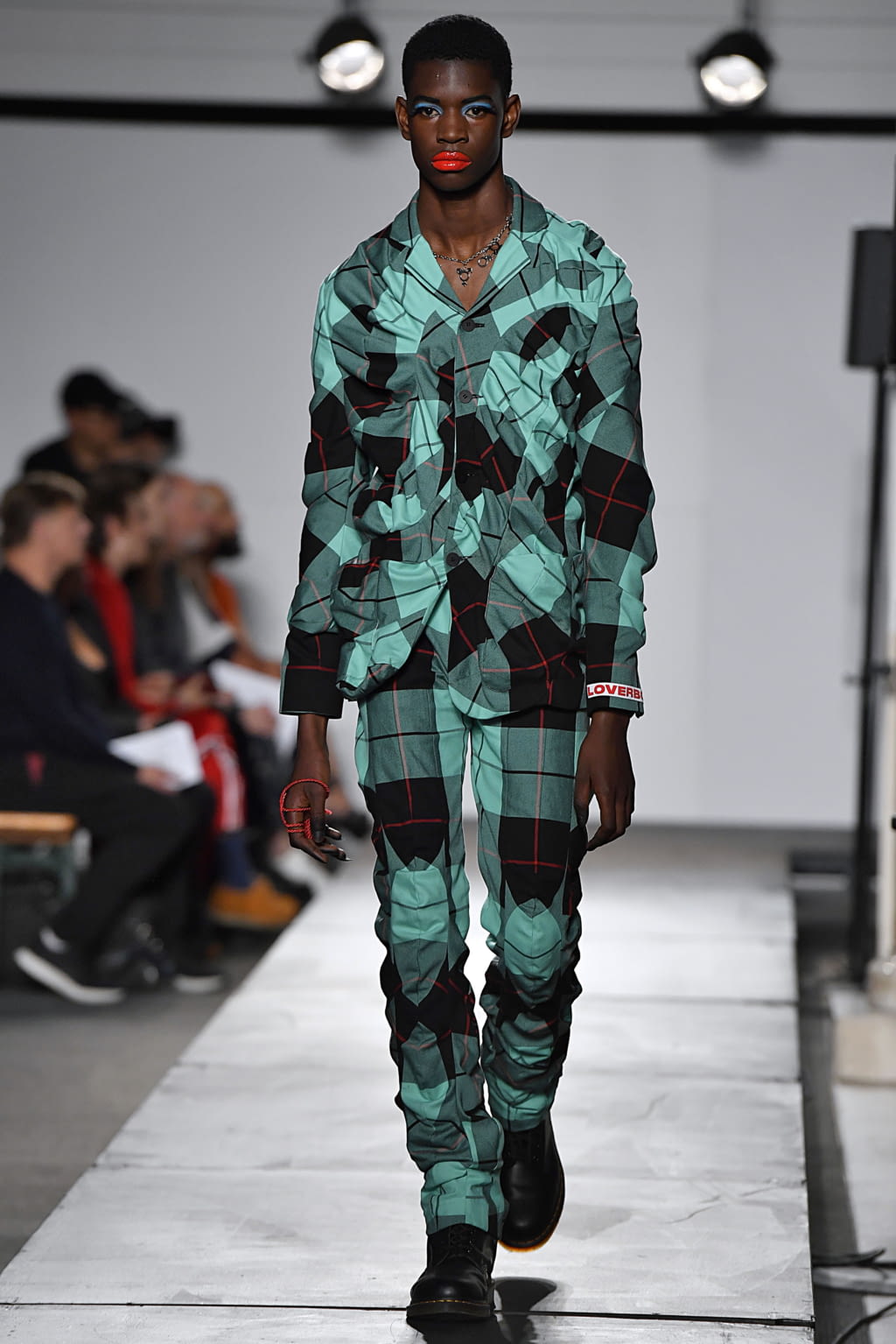 Fashion Week London Spring/Summer 2020 look 32 de la collection Charles Jeffrey LOVERBOY menswear