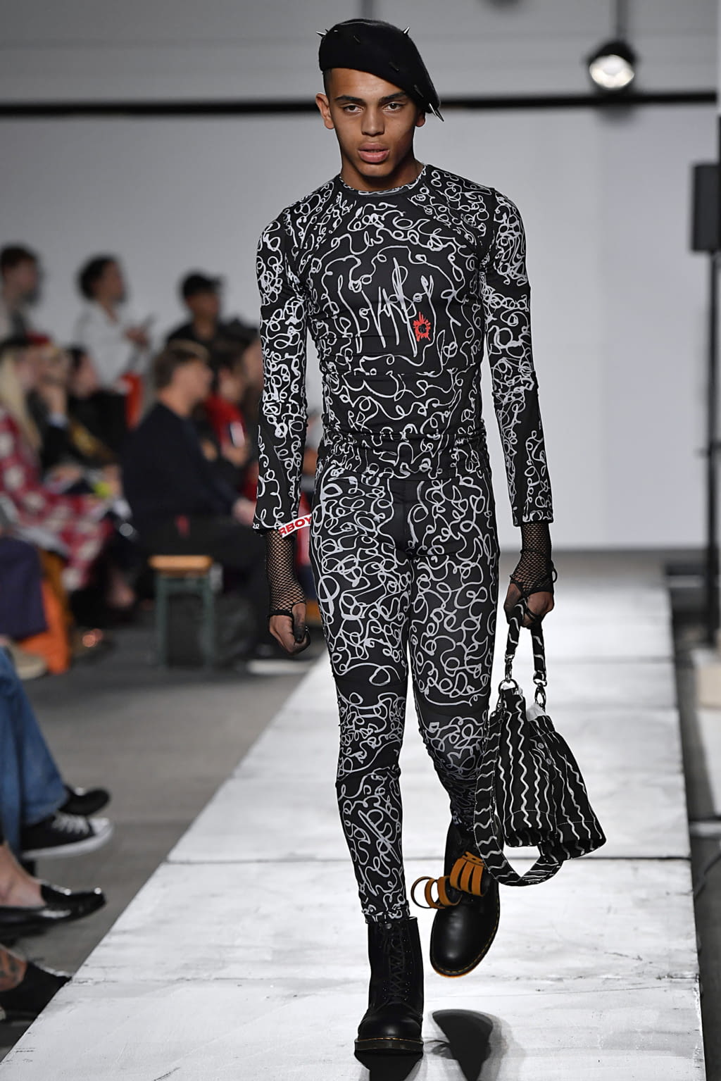 Fashion Week London Spring/Summer 2020 look 33 from the Charles Jeffrey LOVERBOY collection 男装