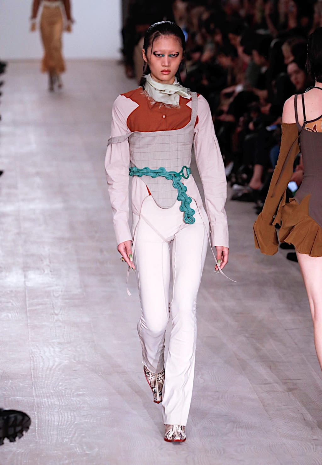Fashion Week London Fall/Winter 2020 look 11 from the KNWLS collection 女装