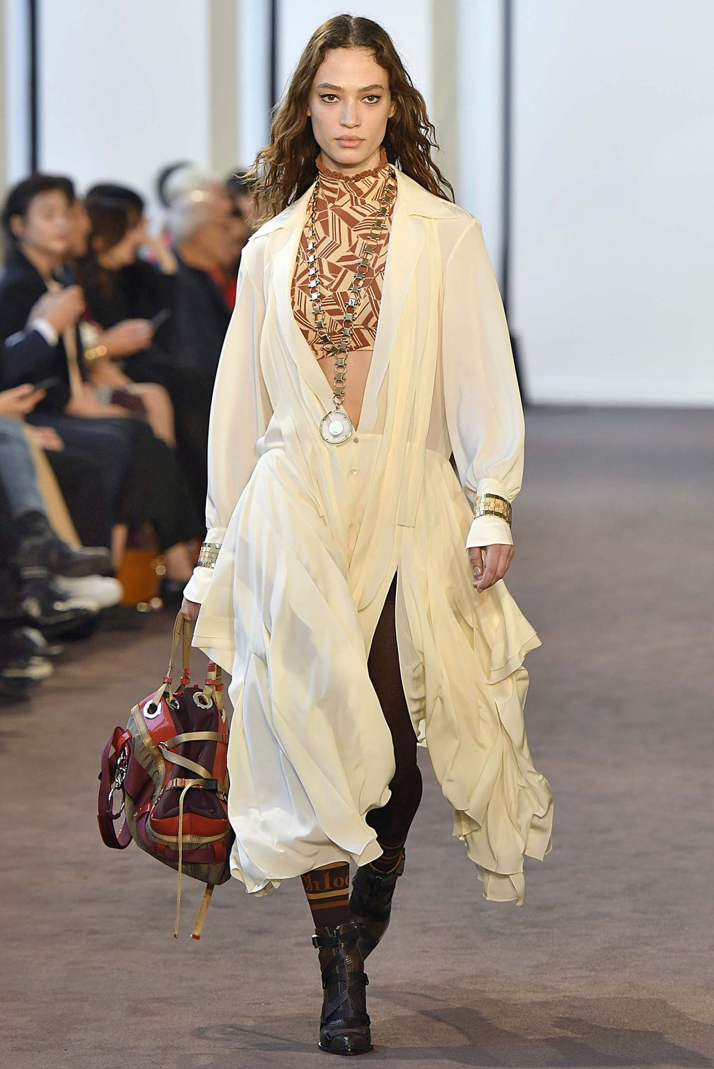 Fashion Week Paris Fall/Winter 2018 look 3 from the Chloé collection womenswear