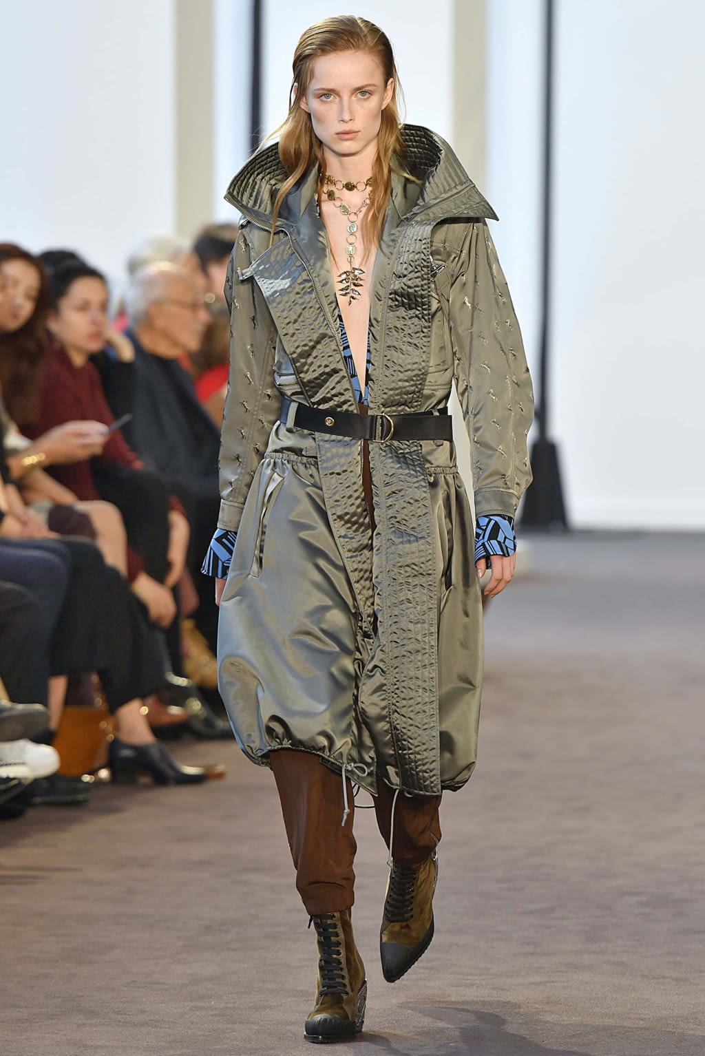Fashion Week Paris Fall/Winter 2018 look 5 from the Chloé collection womenswear