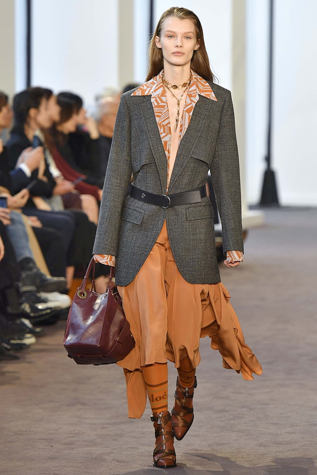 Fashion Week Paris Fall/Winter 2018 look 7 from the Chloé collection womenswear