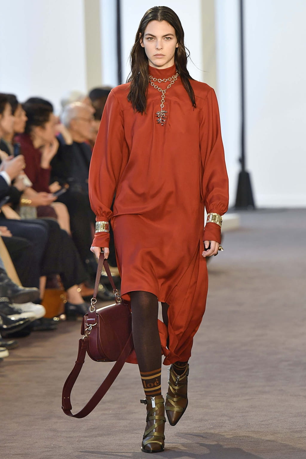 Fashion Week Paris Fall/Winter 2018 look 10 from the Chloé collection womenswear