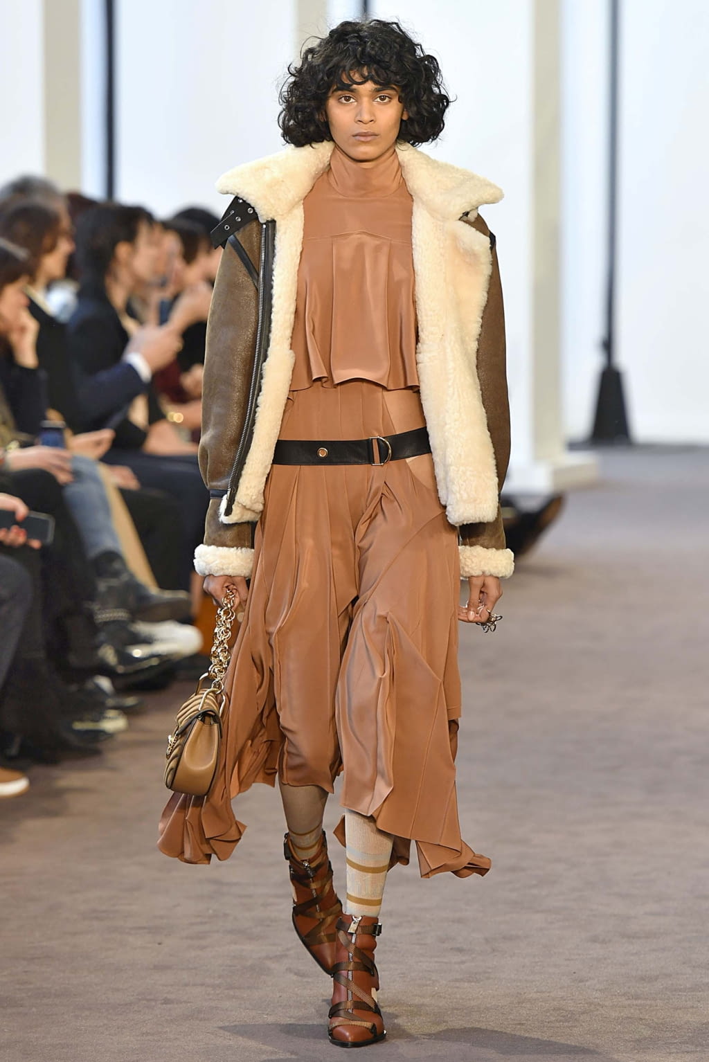 Fashion Week Paris Fall/Winter 2018 look 11 from the Chloé collection womenswear