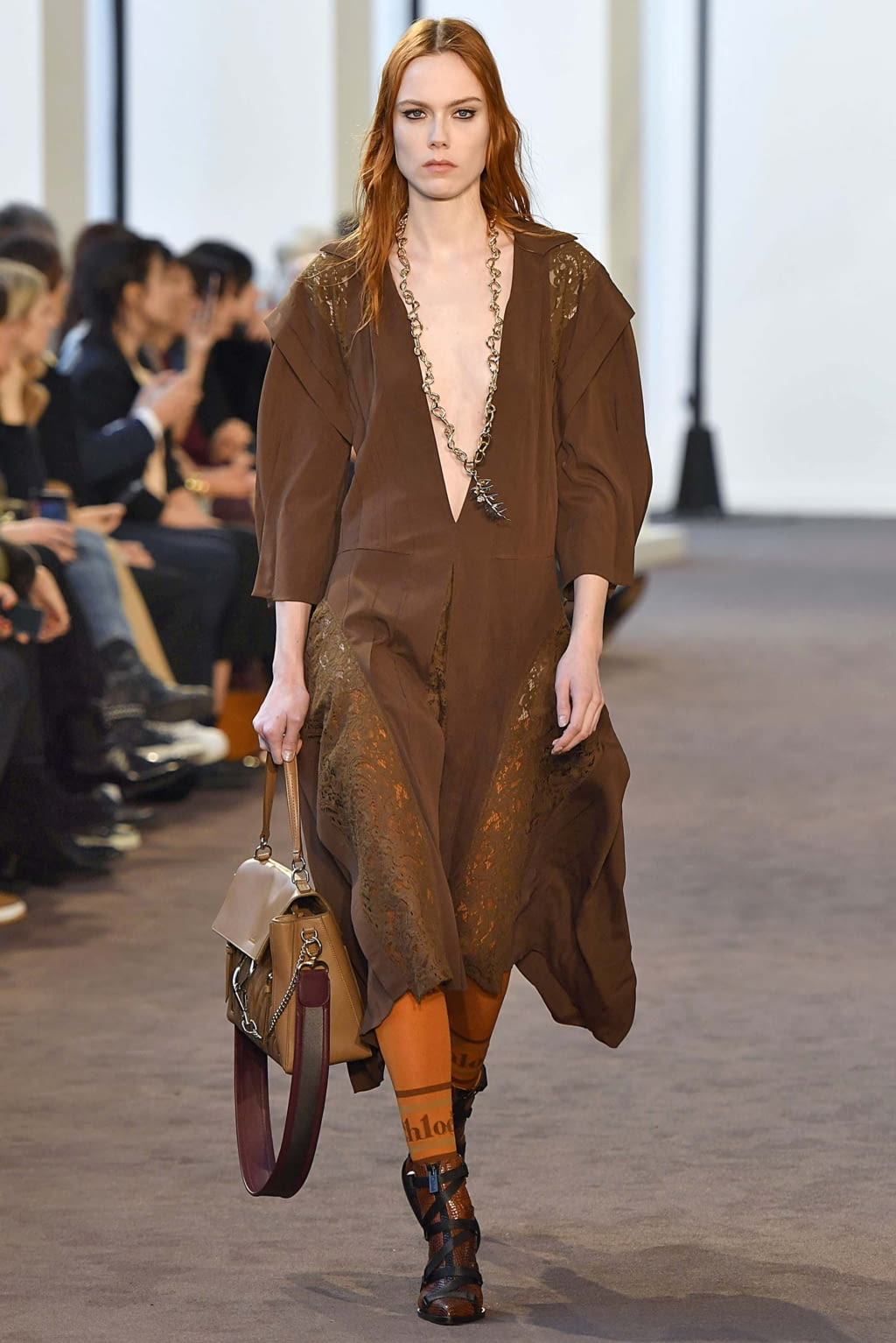 Fashion Week Paris Fall/Winter 2018 look 13 from the Chloé collection 女装
