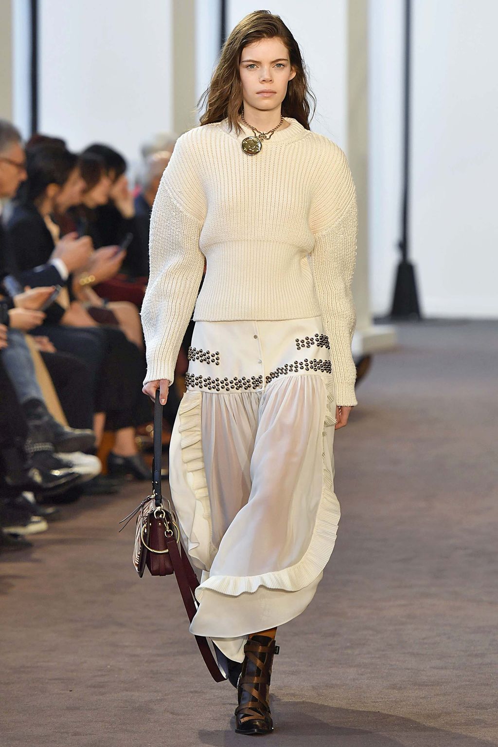 Fashion Week Paris Fall/Winter 2018 look 24 from the Chloé collection womenswear