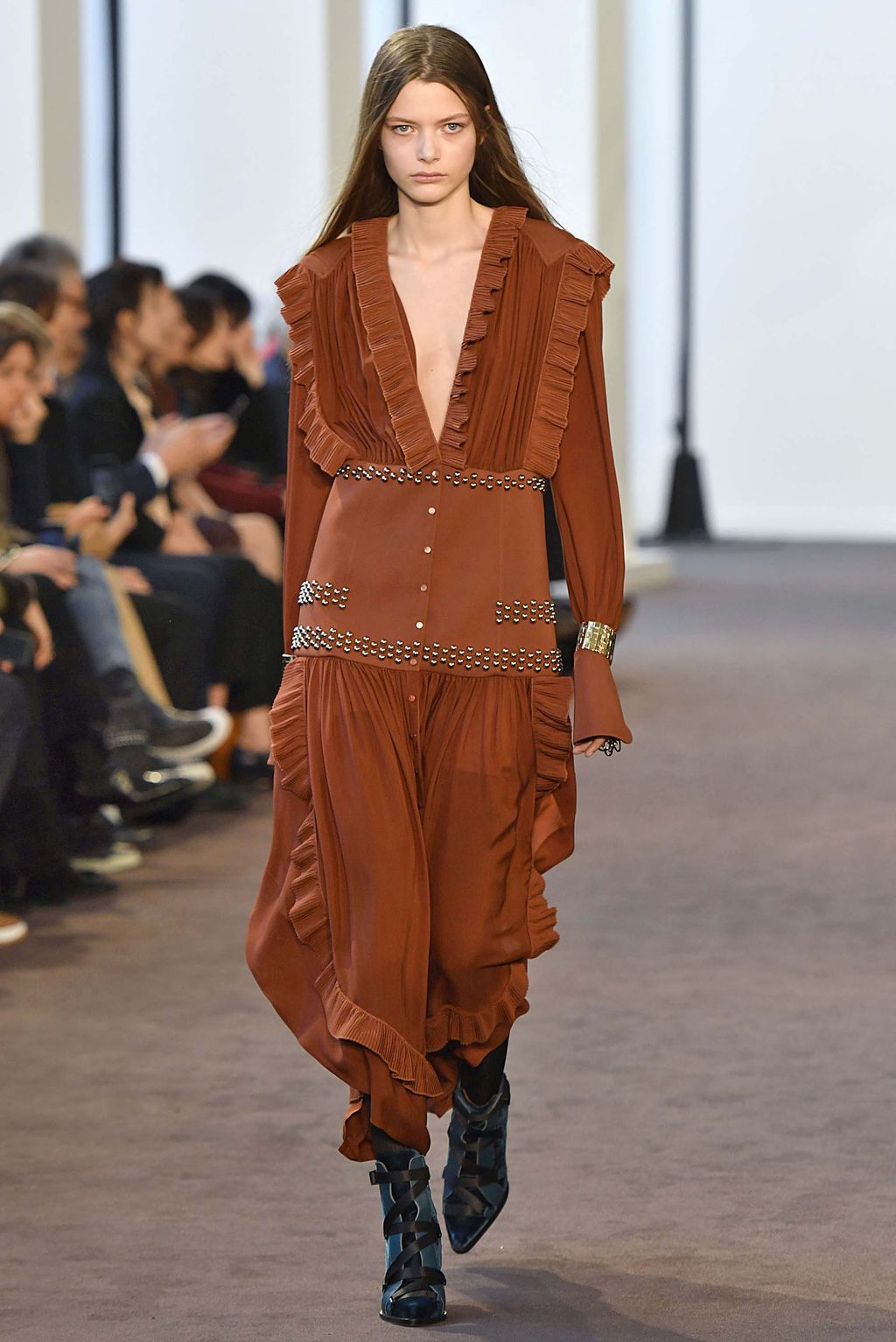 Fashion Week Paris Fall/Winter 2018 look 25 from the Chloé collection 女装