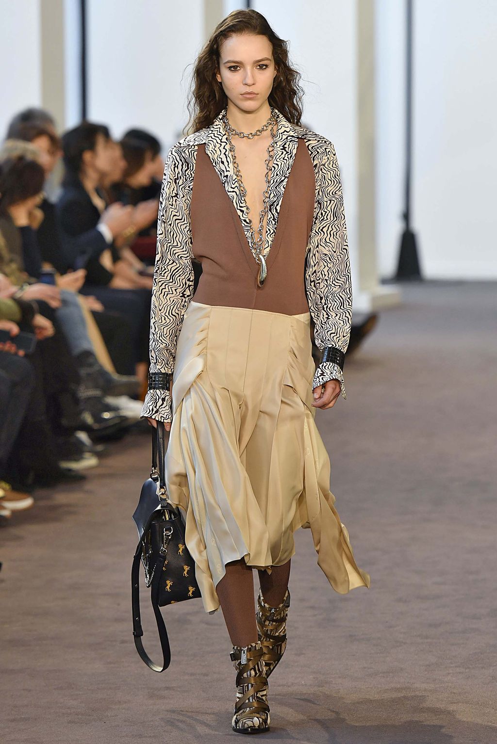 Fashion Week Paris Fall/Winter 2018 look 29 from the Chloé collection womenswear