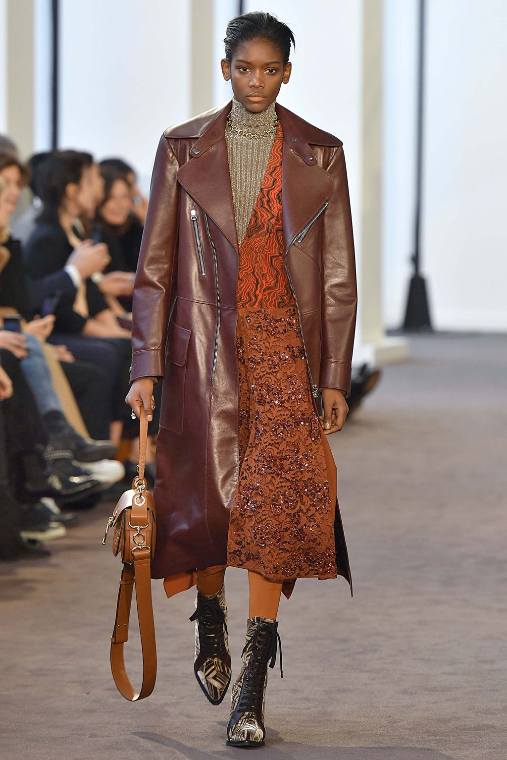 Fashion Week Paris Fall/Winter 2018 look 32 from the Chloé collection 女装