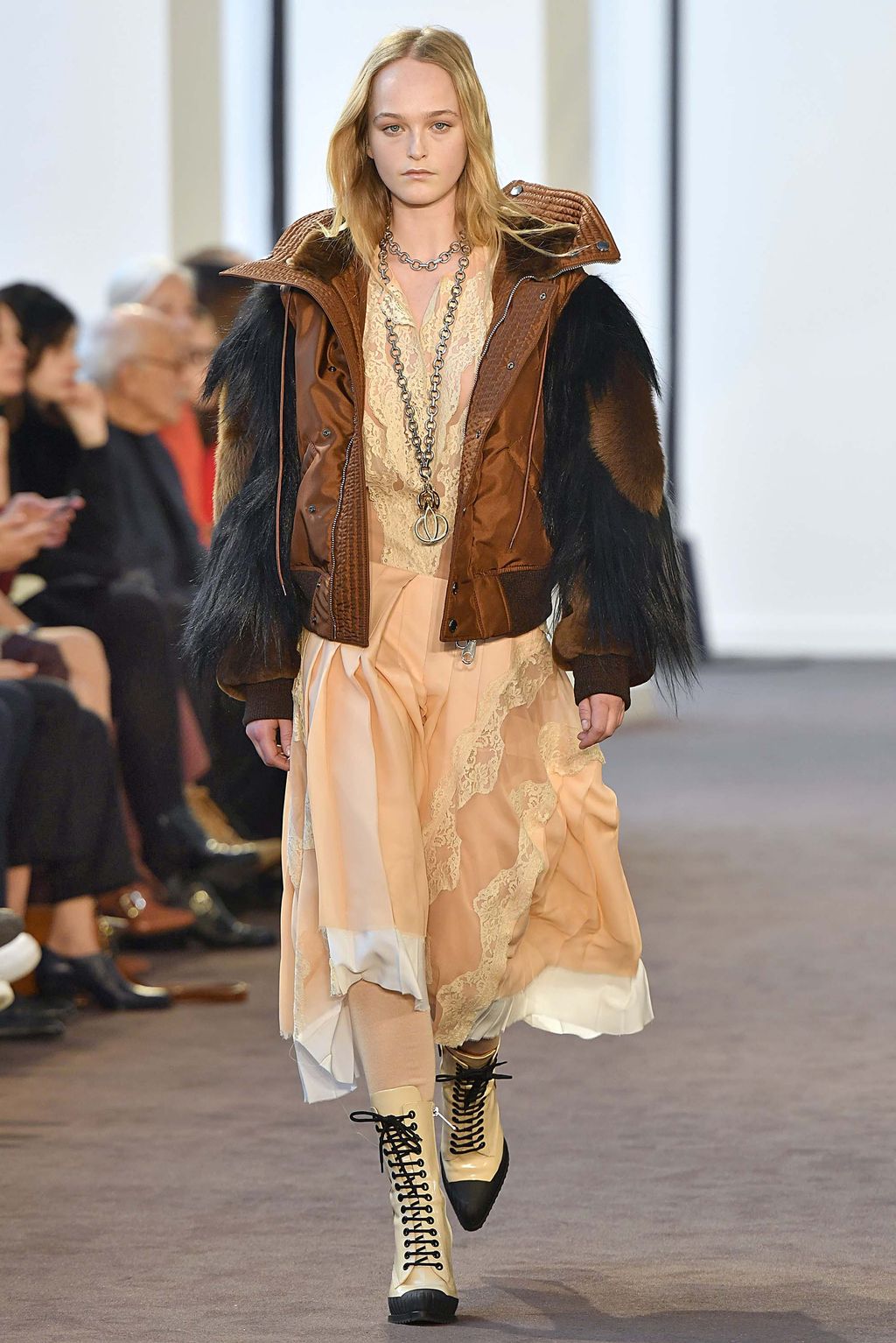 Fashion Week Paris Fall/Winter 2018 look 37 from the Chloé collection womenswear