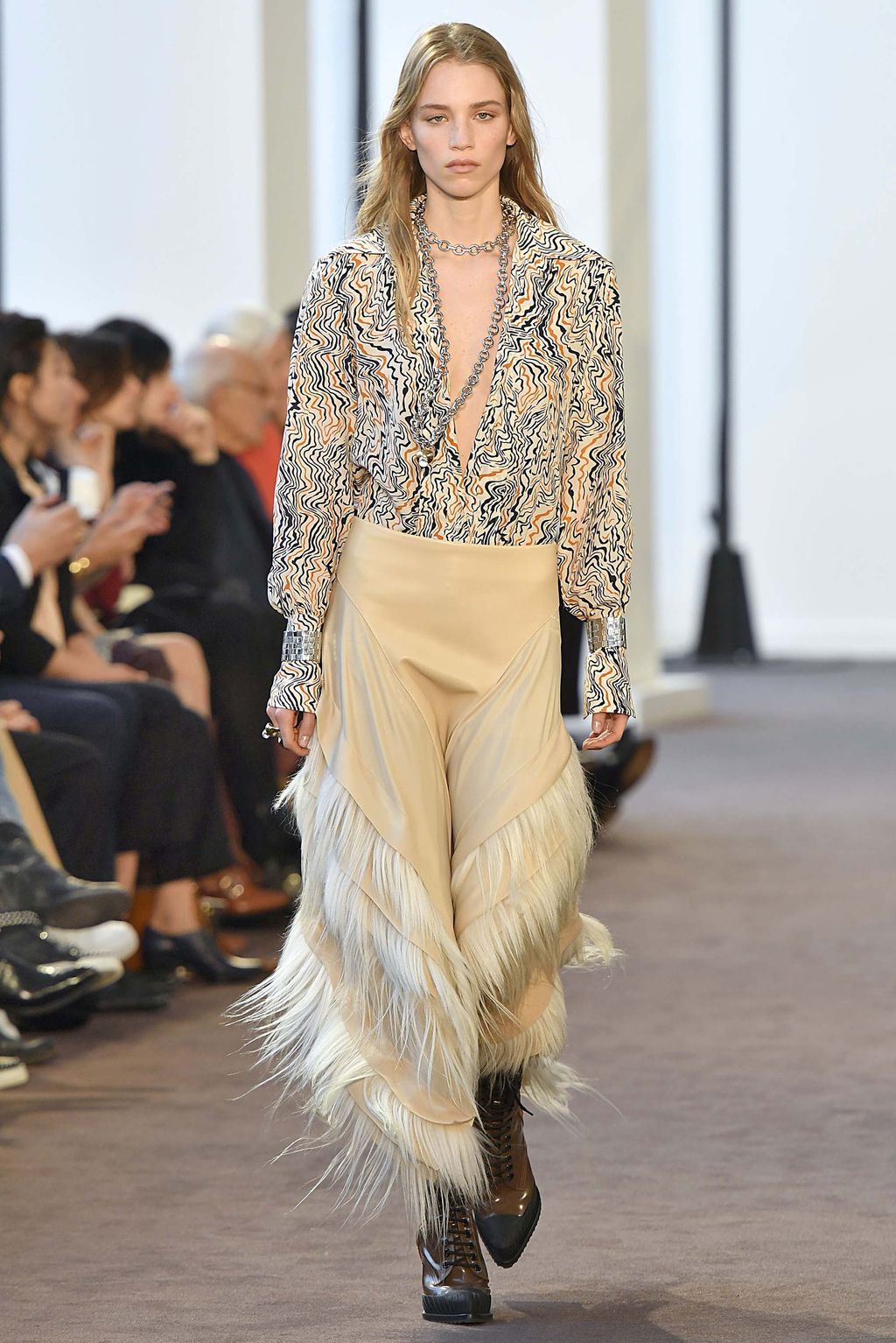 Fashion Week Paris Fall/Winter 2018 look 38 from the Chloé collection 女装