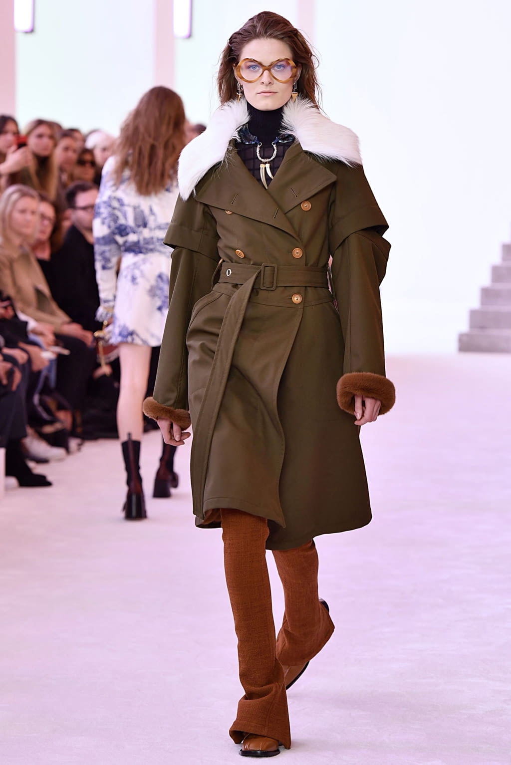 Fashion Week Paris Fall/Winter 2019 look 6 from the Chloé collection womenswear