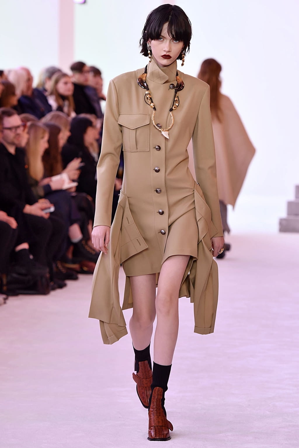 Fashion Week Paris Fall/Winter 2019 look 11 from the Chloé collection 女装