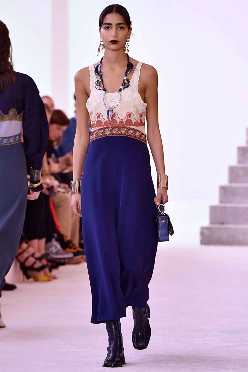 Fashion Week Paris Fall/Winter 2019 look 16 from the Chloé collection 女装
