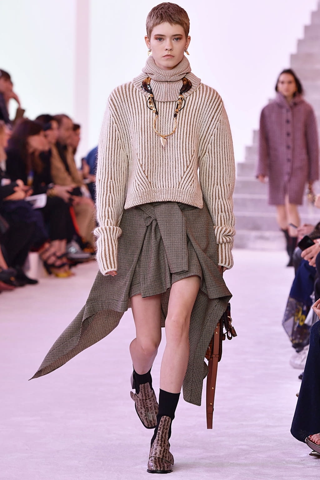 Fashion Week Paris Fall/Winter 2019 look 21 from the Chloé collection womenswear