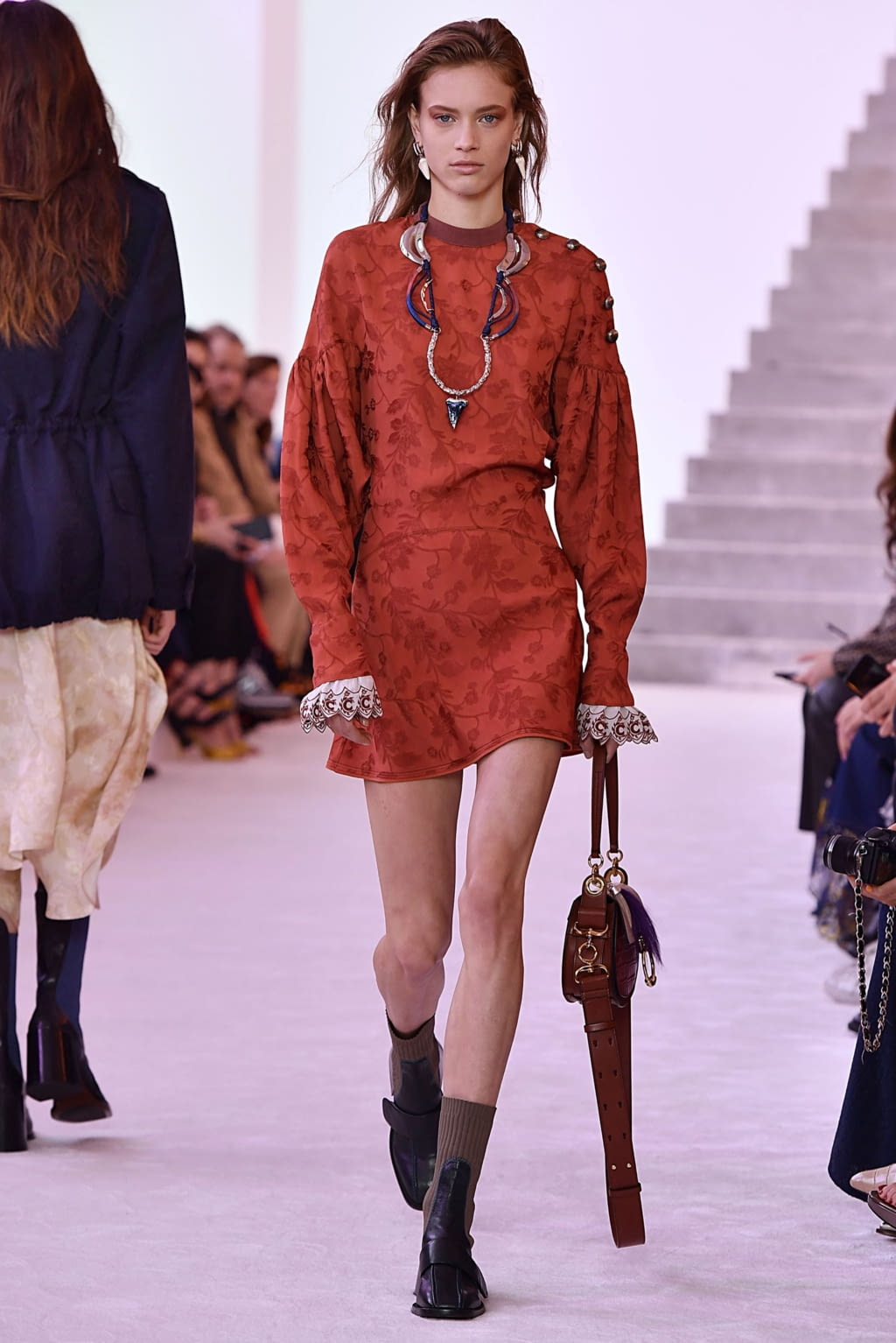 Fashion Week Paris Fall/Winter 2019 look 33 from the Chloé collection 女装