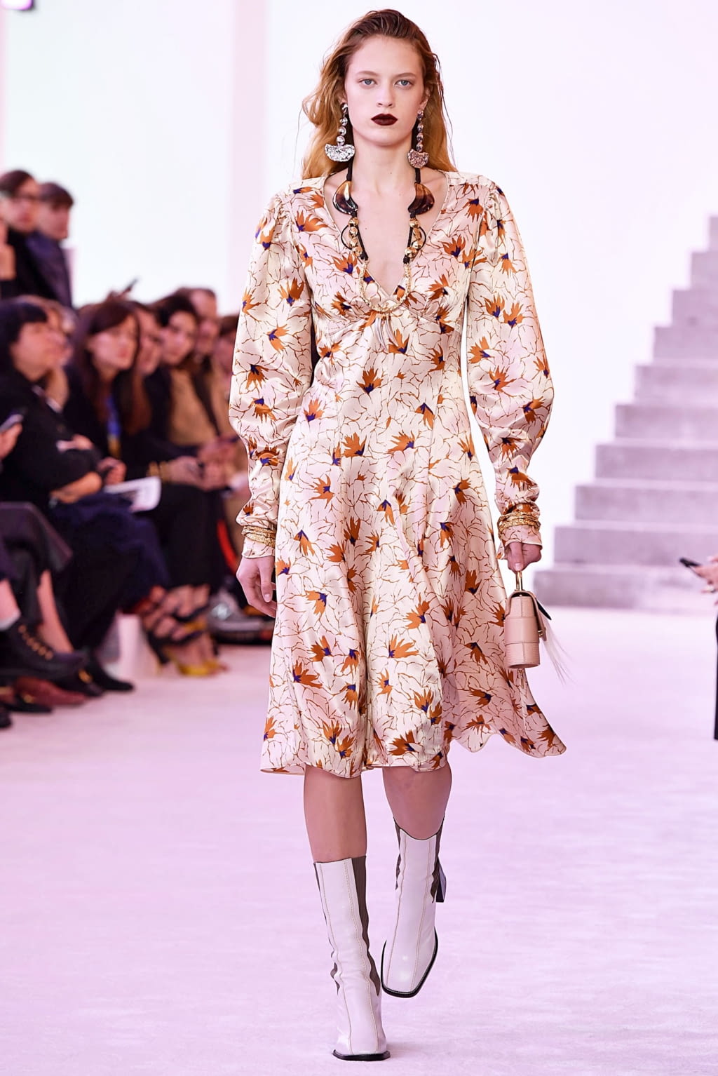 Fashion Week Paris Fall/Winter 2019 look 49 from the Chloé collection womenswear