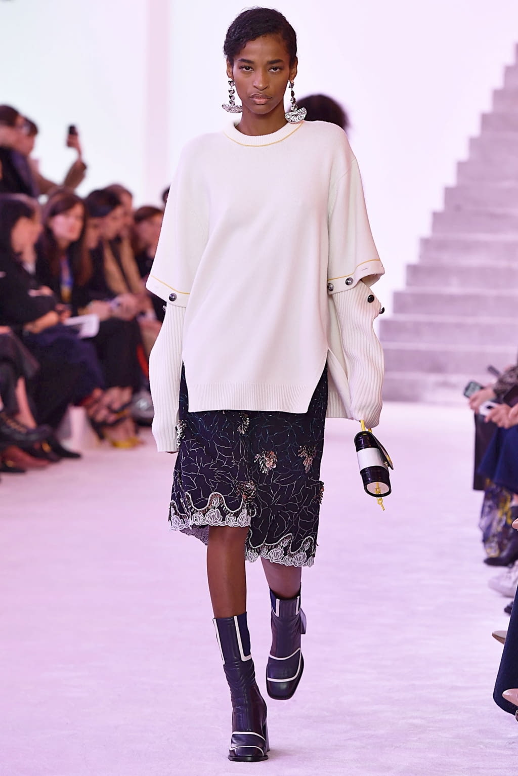 Fashion Week Paris Fall/Winter 2019 look 53 from the Chloé collection womenswear