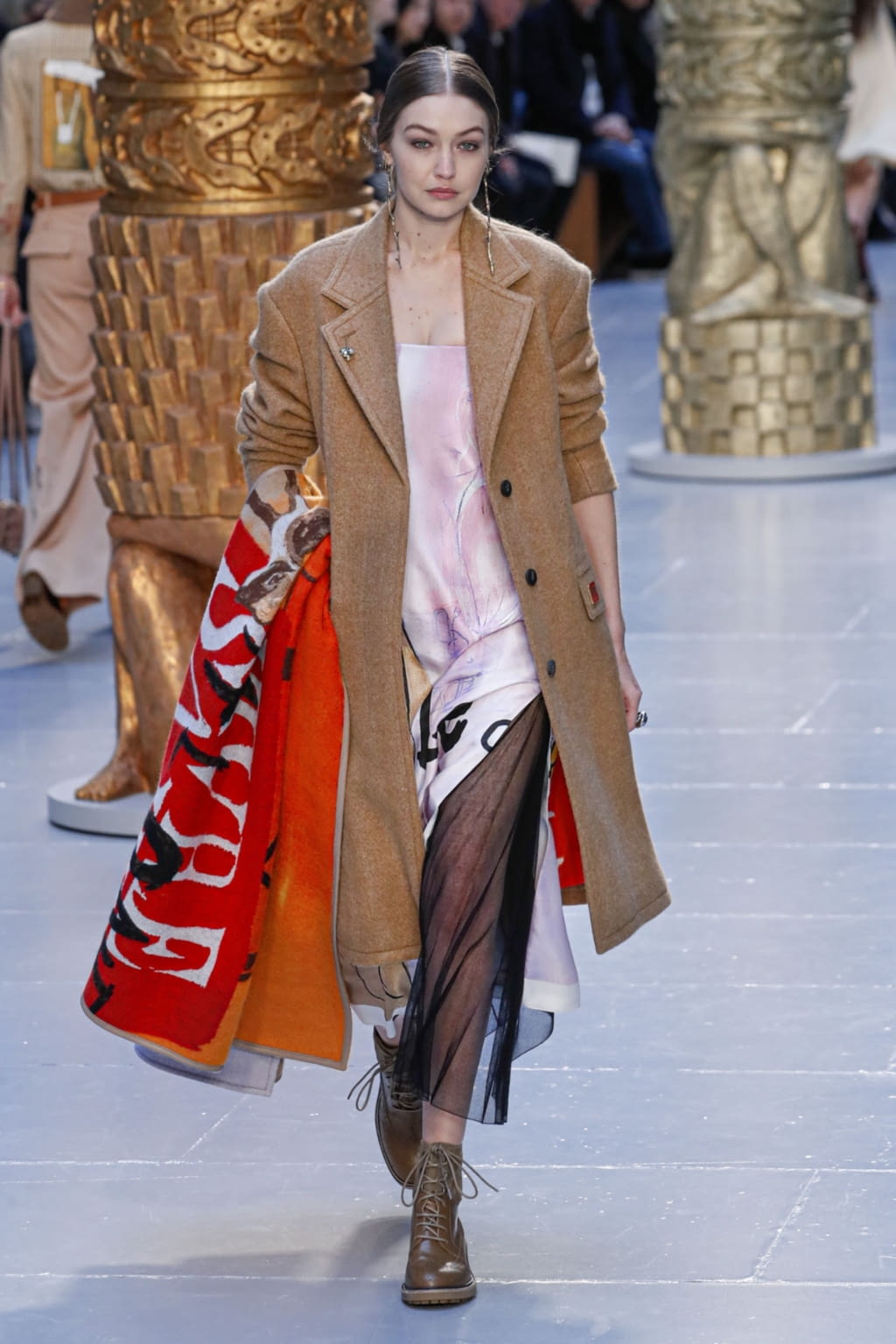 Fashion Week Paris Fall/Winter 2020 look 12 from the Chloé collection womenswear