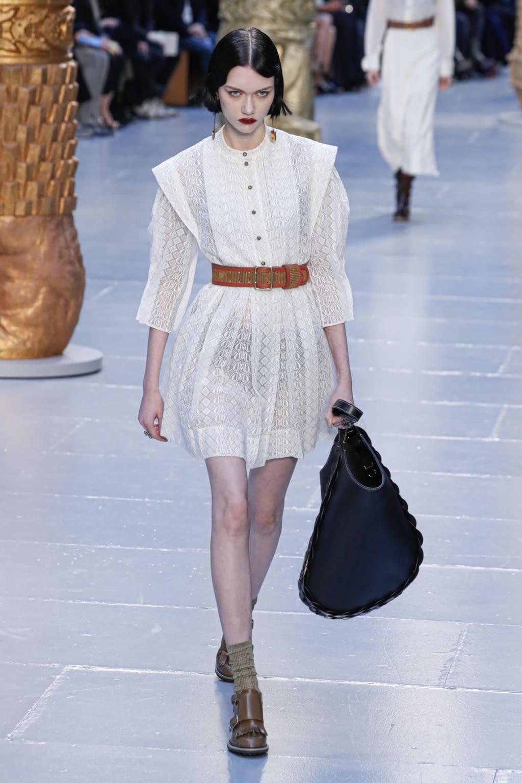 Fashion Week Paris Fall/Winter 2020 look 16 from the Chloé collection womenswear