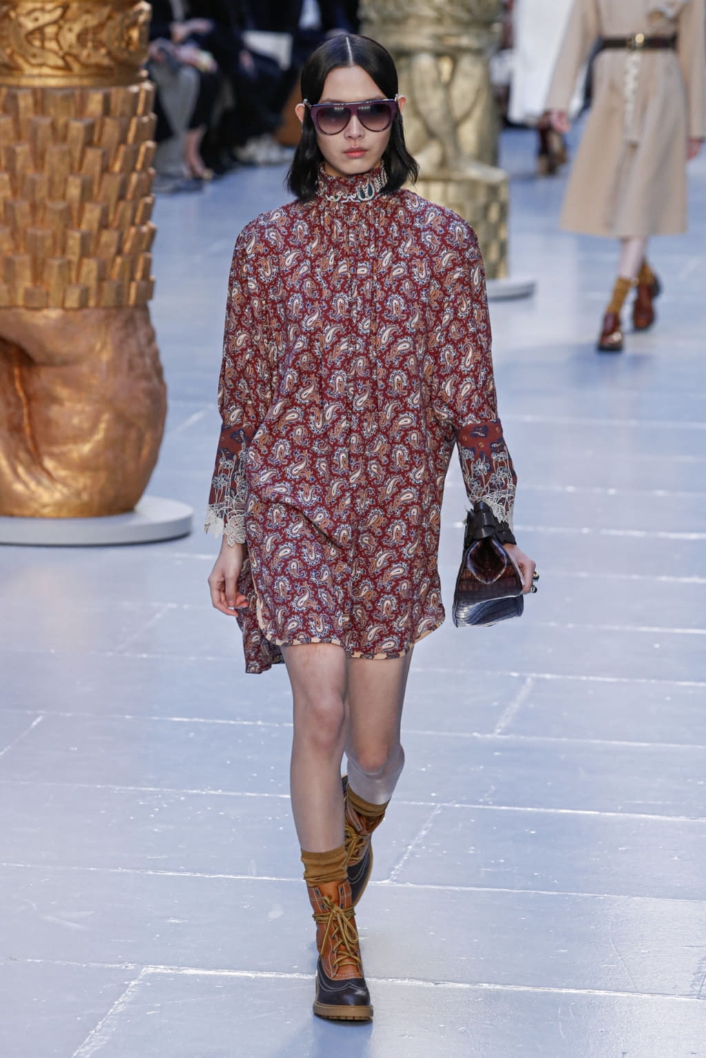 Fashion Week Paris Fall/Winter 2020 look 21 from the Chloé collection womenswear