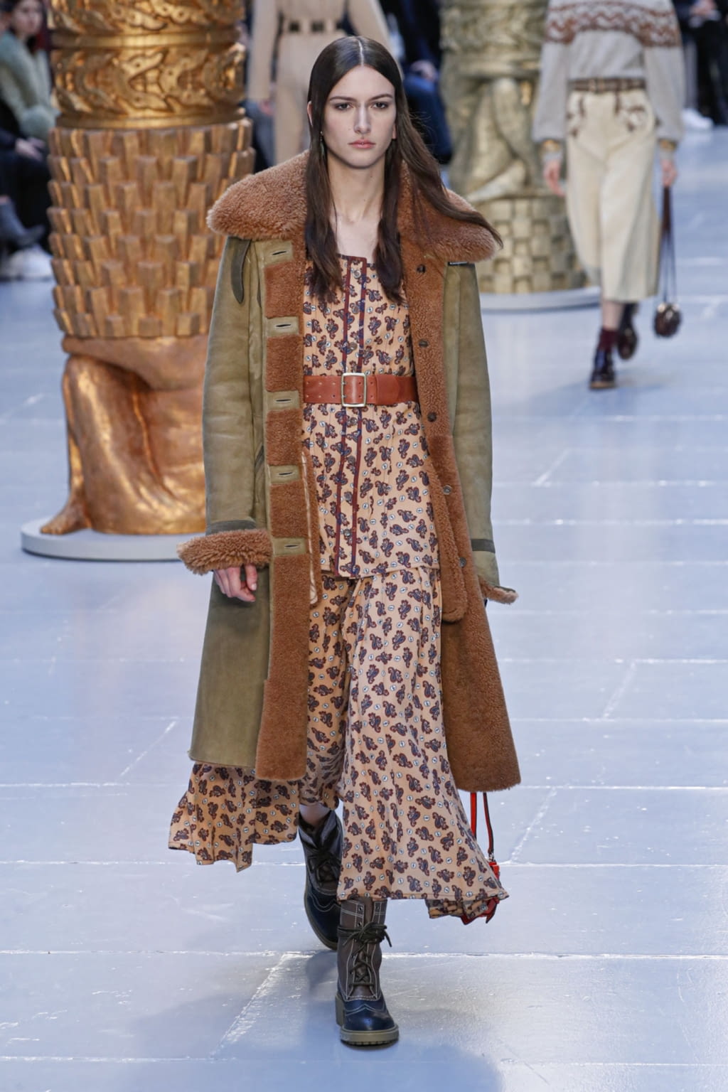 Fashion Week Paris Fall/Winter 2020 look 24 from the Chloé collection 女装