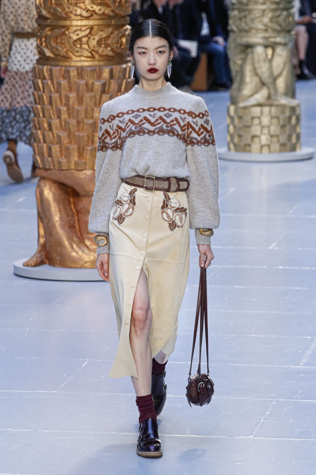 Fashion Week Paris Fall/Winter 2020 look 25 from the Chloé collection womenswear