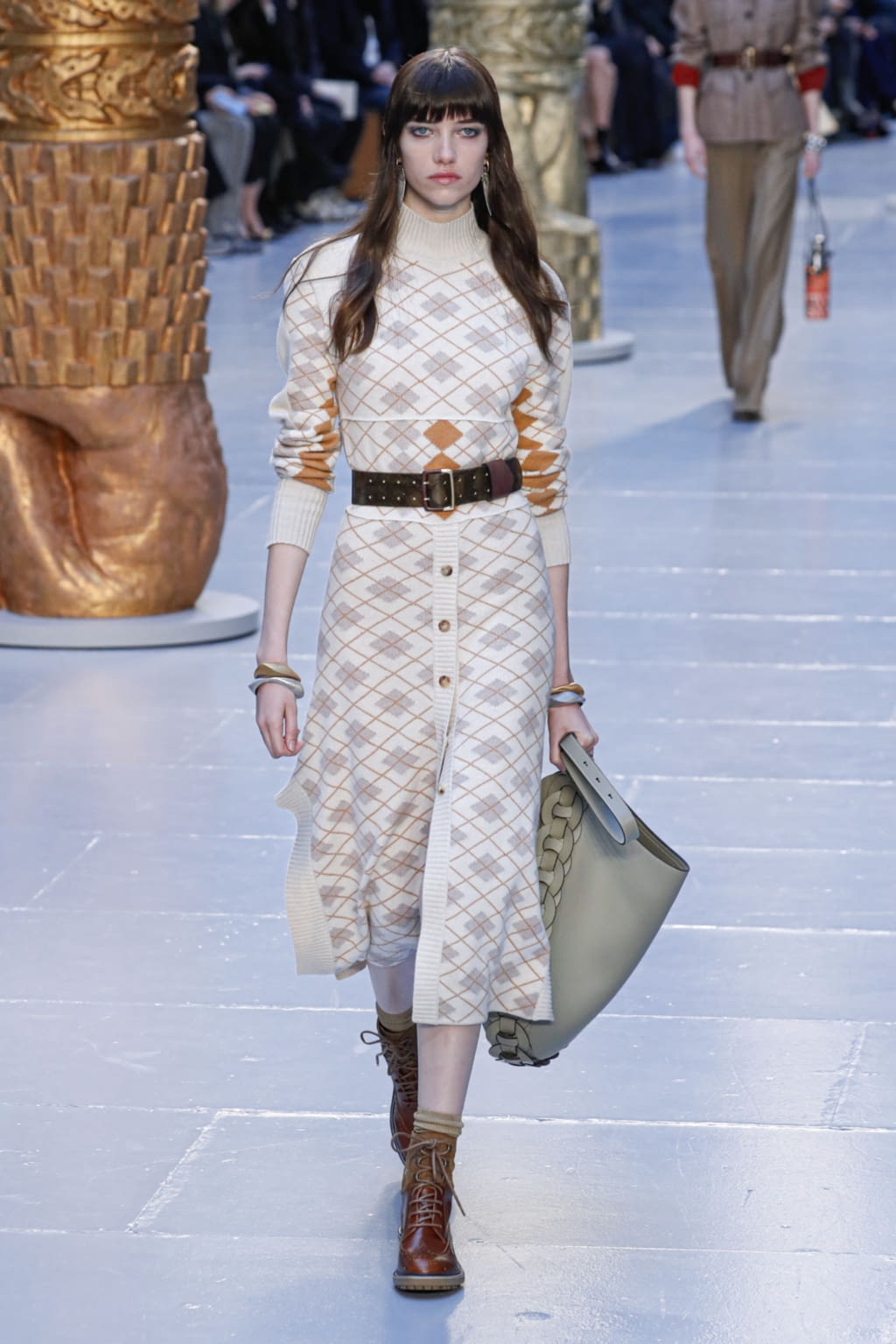 Fashion Week Paris Fall/Winter 2020 look 28 from the Chloé collection womenswear